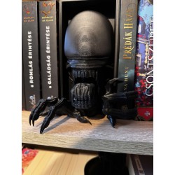 Alien booknook