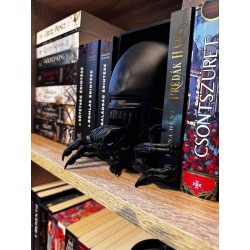 Alien booknook